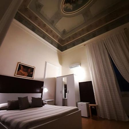 Dimora Novecento Bed & Breakfast คาตาเนีย ภายนอก รูปภาพ